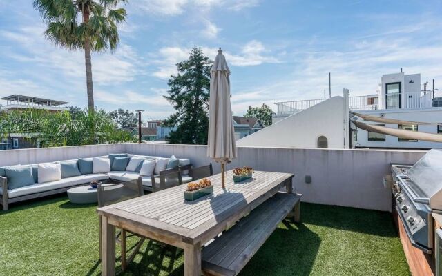 New Architectural House Rooftop Deck 3BD
