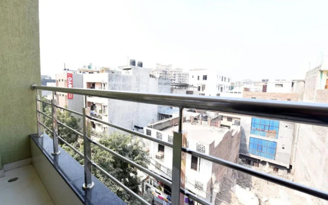 Oyo 14387 Luxury Inn