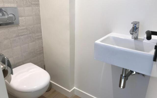 06D - Appartement spacieux avec terrasses, jardin et piscine