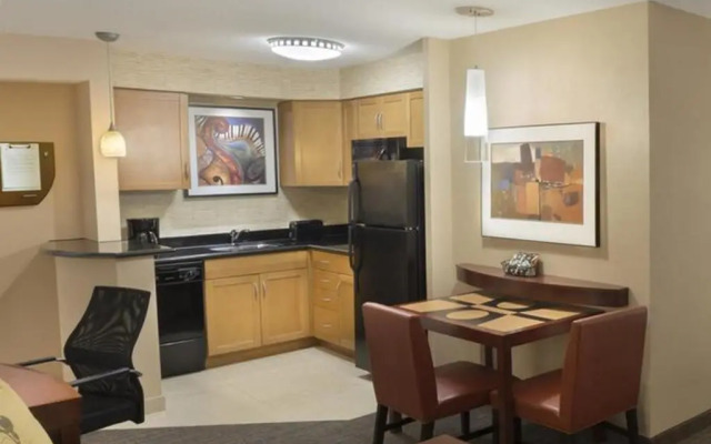 Residence Inn by Marriott Toronto Downtown / Entertainment District
