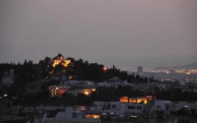 Acropolis at Home: Loft with a View