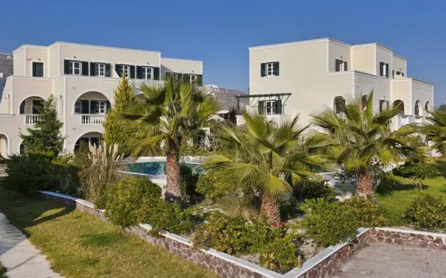 Golden Sun Studios & Apartments
