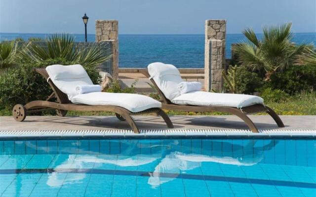 Luxury Villa Beachfront 5 Bedrooms 10-12 Persons