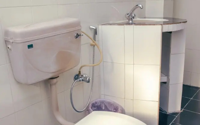 Roamers Inn - Hostel