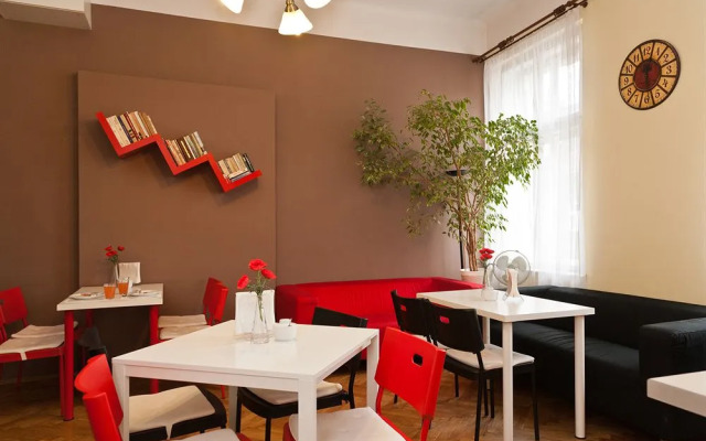 Enigma Hostel  Apartments