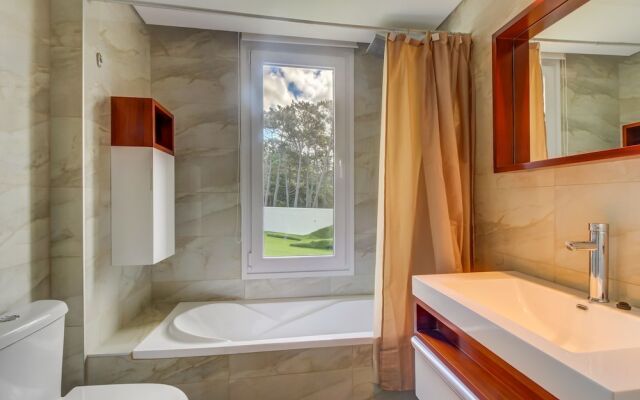 Moderno apartamento frente al mar y piscina - Azure Towers