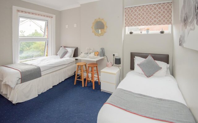 Airport Lodge