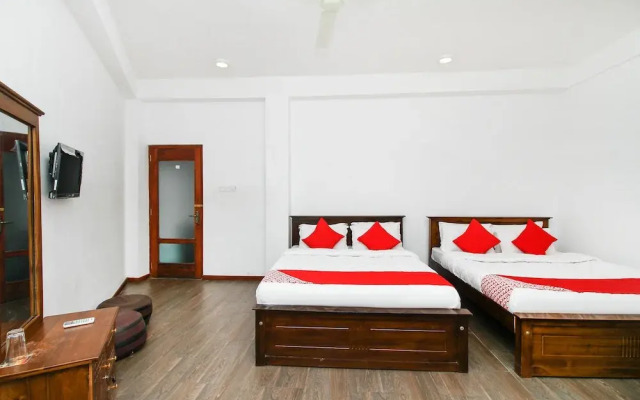 OYO 371 River Palace Hotel