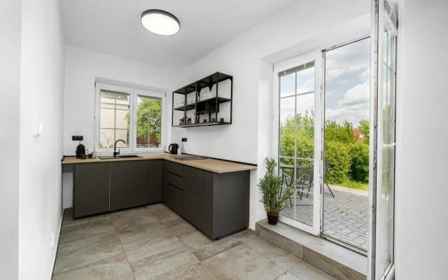 Spacious House 100m2 with Garden, Grill and Parking