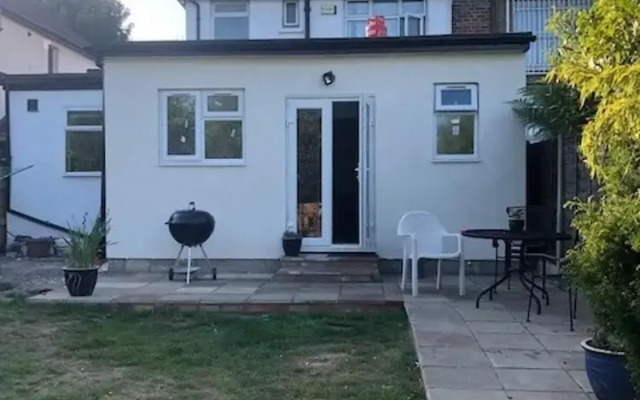 London Charm Retreat - Central Location