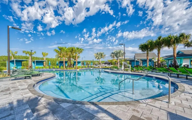 Stunning Themed Home Private Pool Ideal Location