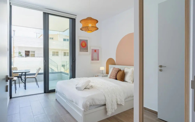 Lunette Artful 1-BR Apartment in Larnaca