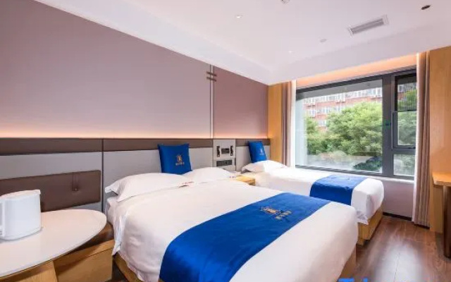 Super 8 Select Hotel (Beijing Shoujingmao Metro Station Tiantan Hospital Branch) – Guest Rooms – Beijing