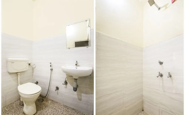Bharat Lodge  by OYO Rooms