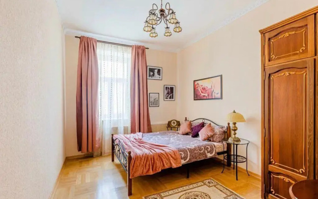 DeRent Aparts (ДеРент Апартс) на улице Грибоедова 14