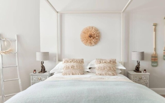 Lovely 7-bed House in Bournemouth