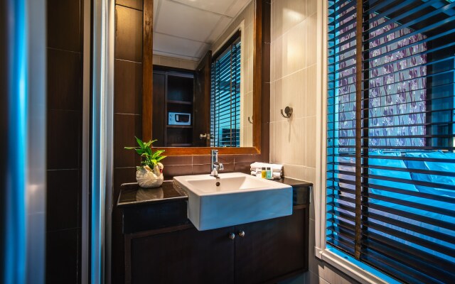 Ratana Hotel Chalong