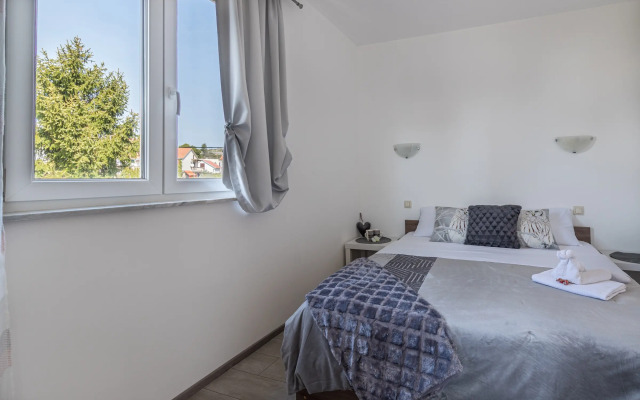 Beach Apartment Alenka Gray