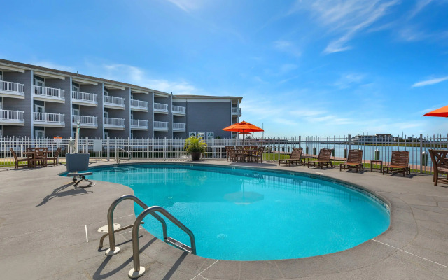 Comfort Suites Chincoteague Island Bayfront Resort