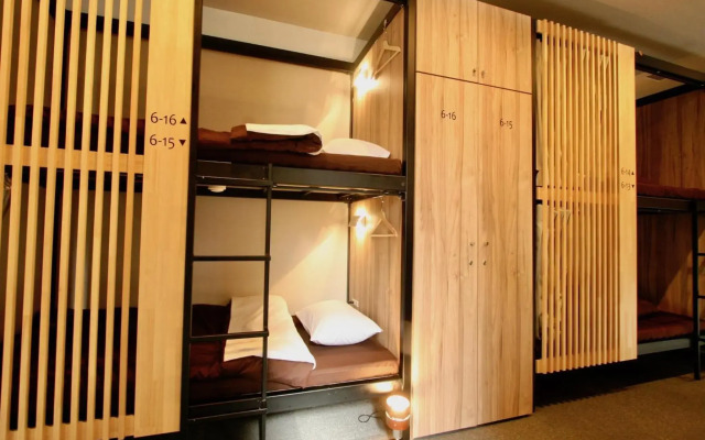 Namba Guesthouse HIVE - Hostel