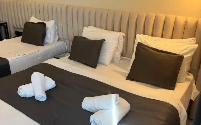 D Twins Airport Hotel