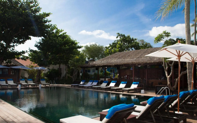 班卡沙滩俱乐部酒店(Bangrak Beach Club)