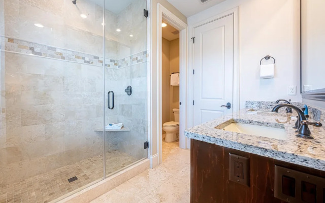 Villa Lago 1975 S2G 4BR 4BA 10