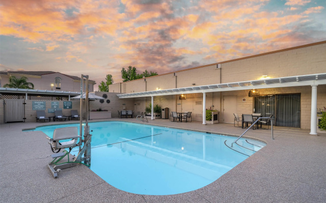 Best Western Plus Hilltop Inn
