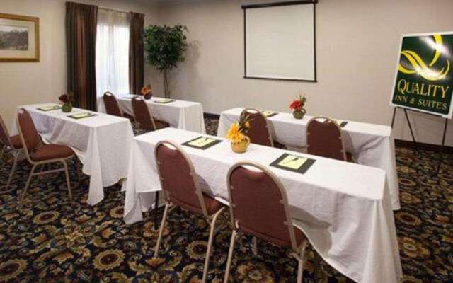 Quality Inn & Suites, Near University