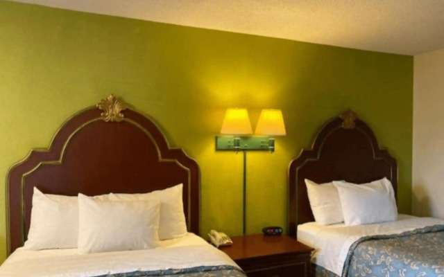 Travelodge by Wyndham Sellersburg / Louisville North