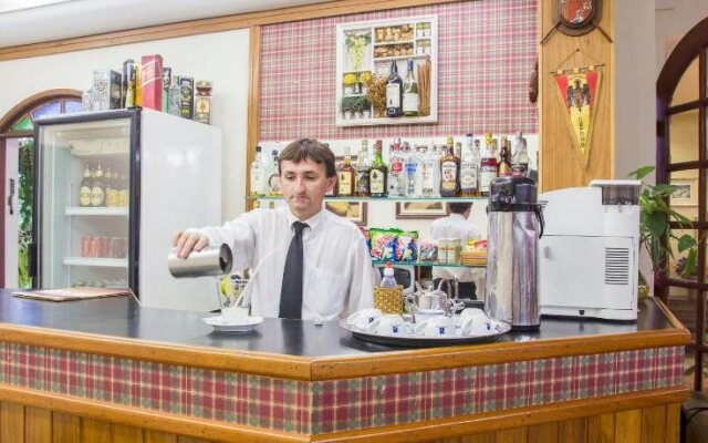 Hotel Dominguez Master