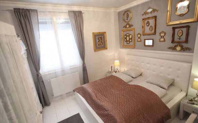 Dfive Apartments - Neo Baroque