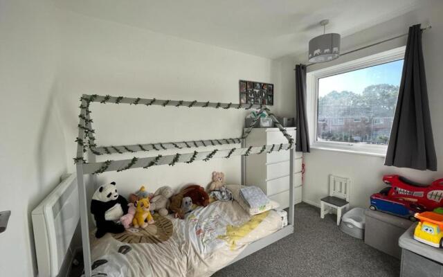 Impeccable 2-bed Apartment in Eastleigh