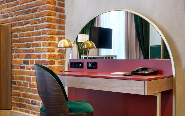 Hotel Golden Queen