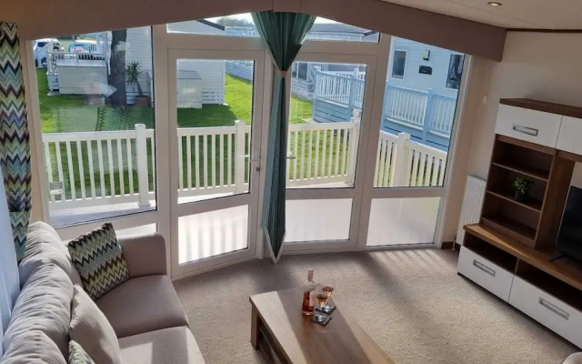 Stunning Seaside Lodge Nr New Forest 2 bed