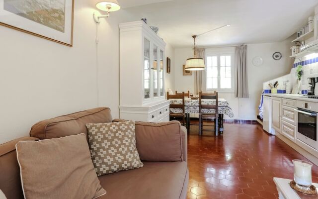 Classy Holiday Home With Swimming Pool, Bbq, Terrace, Garden