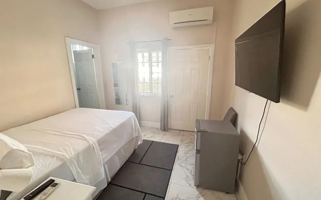 5 Bed Villa Sleeps 14 - Private Pool