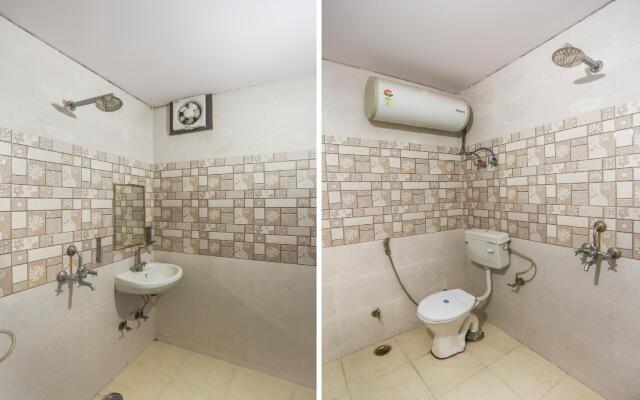 OYO 72051 Hotel Mahadev