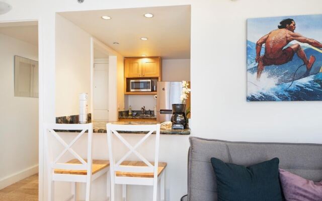 Modern Elegant Studio with ocean View...royal Gardens