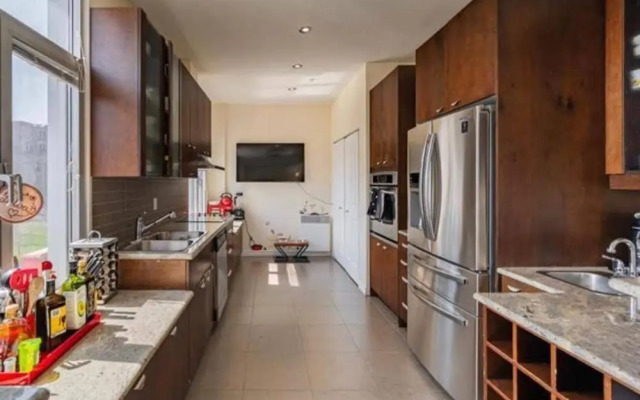 Sleeps6-apartment-parking-balcony-patio