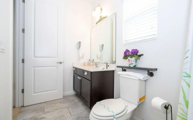 Spacious 6-bedroom Retreat Near Disney Parks