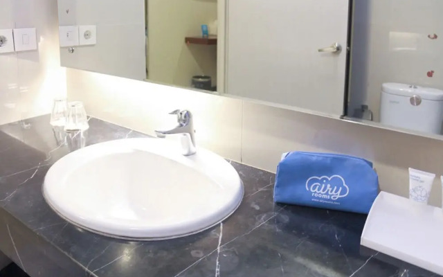 万隆艾里希汉佩拉斯119号酒店(Airy Cihampelas 119 Bandung)