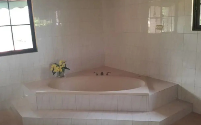 Spacious Oceanfront Villa