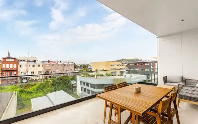 Modern Living In Prime Location!