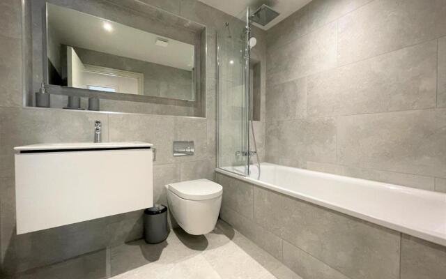 Spectacular 2 Bedroom Apartment in Great Location