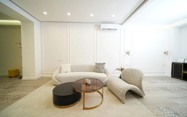 Luxury 2BR apartment in the center