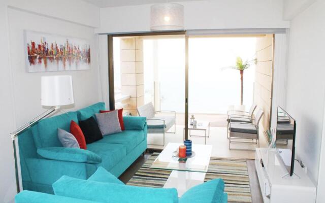 Lazuli Beachfront Apartment 254