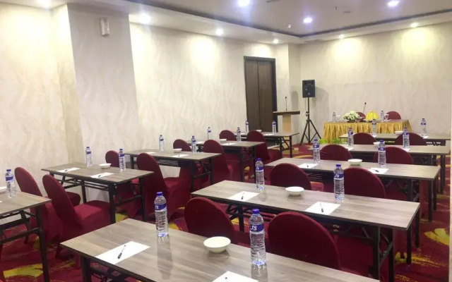 Travellers Hotel Phinisi
