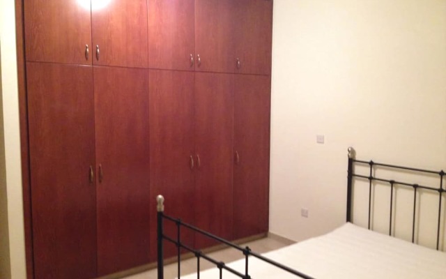 Lakis Court