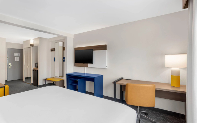 Comfort Inn & Suites Suwanee - Sugarloaf